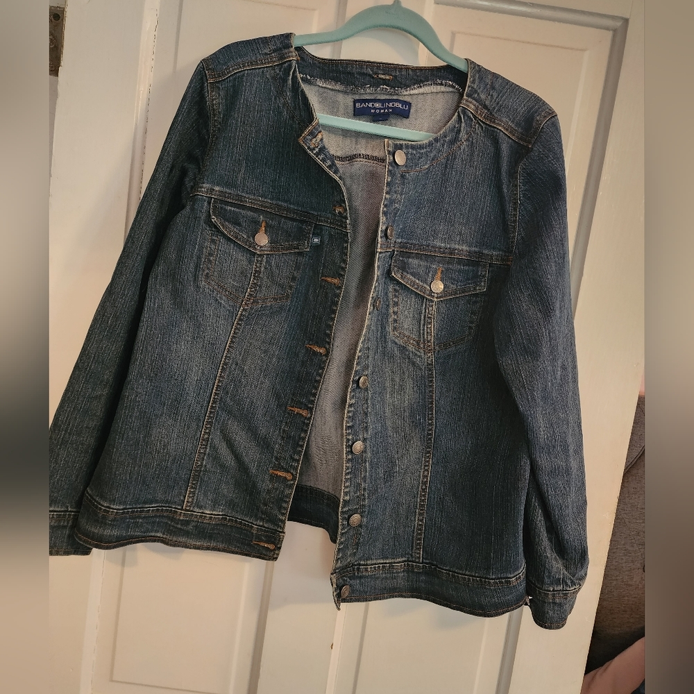 Scoop neck Jean jacket